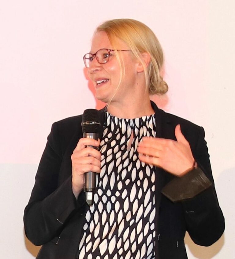 „Führungskräfte müssen auch im Umgang mit Technologien bewandert sein“